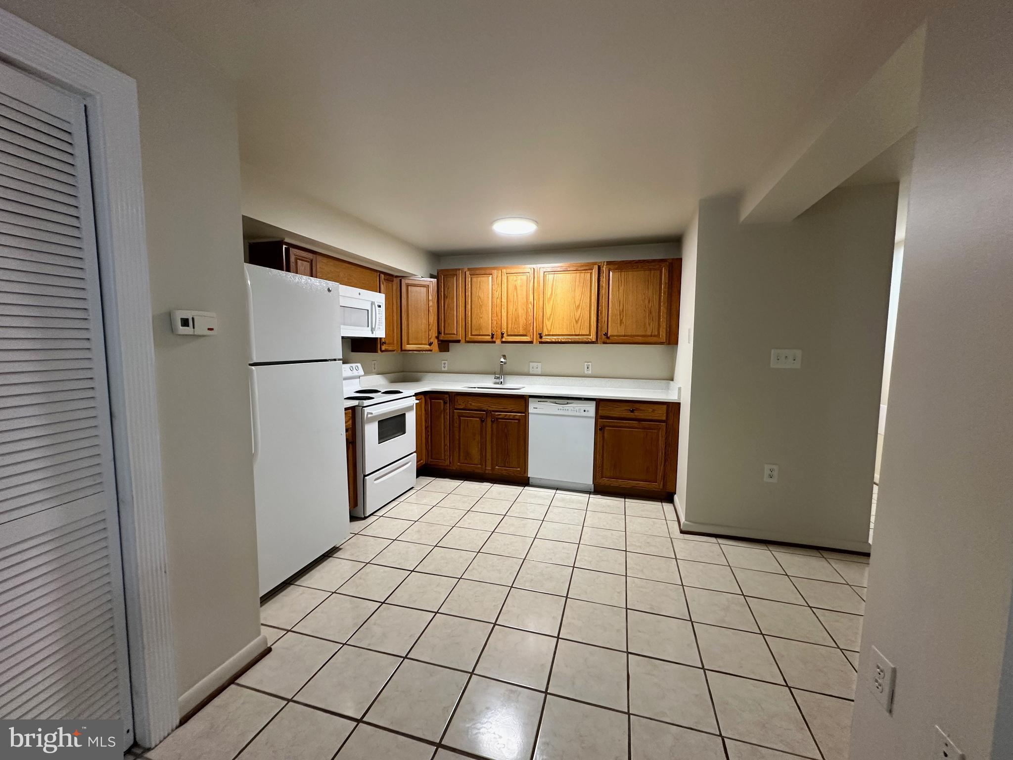 204 16th Street Southeast, Unit B Washington, DC 20003 - Photo 4 of 13