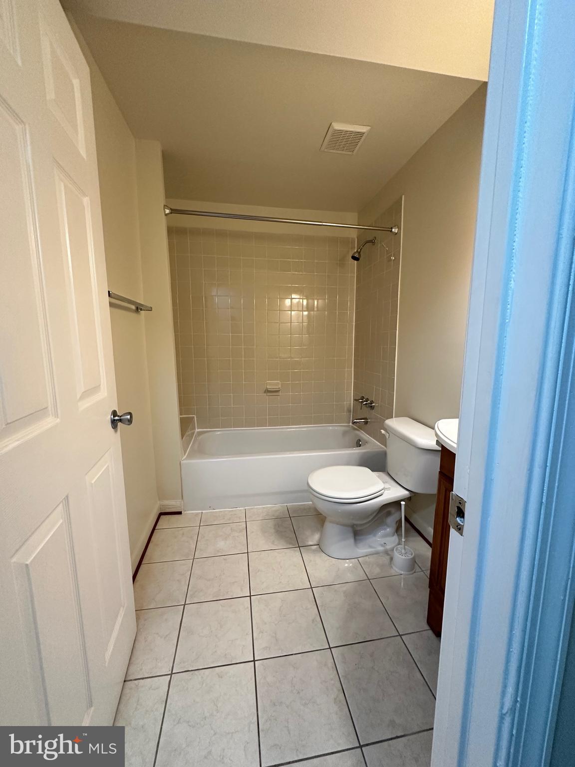 204 16th Street Southeast, Unit B Washington, DC 20003 - Photo 8 of 13
