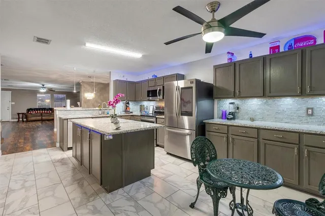 $300,000 | 910 Anvil Creek Drive, Arlington, TX 76001