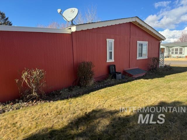 910 Moonglo, Unit 49 Buhl, ID 83316 - Photo 7 of 16 View of side of home with a yard