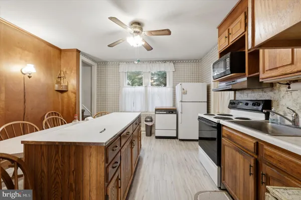 $300,000 | 317 East Glenolden Avenue, Glenolden, PA 19036