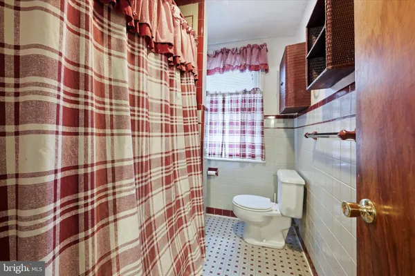 $300,000 | 317 East Glenolden Avenue, Glenolden, PA 19036