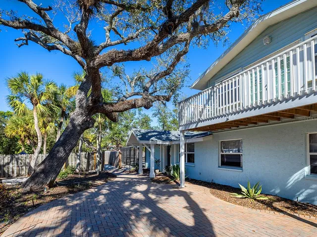 $1,095,000 | 5151 St Albans Avenue, Sarasota, FL 34242