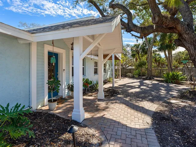 $1,095,000 | 5151 St Albans Avenue, Sarasota, FL 34242