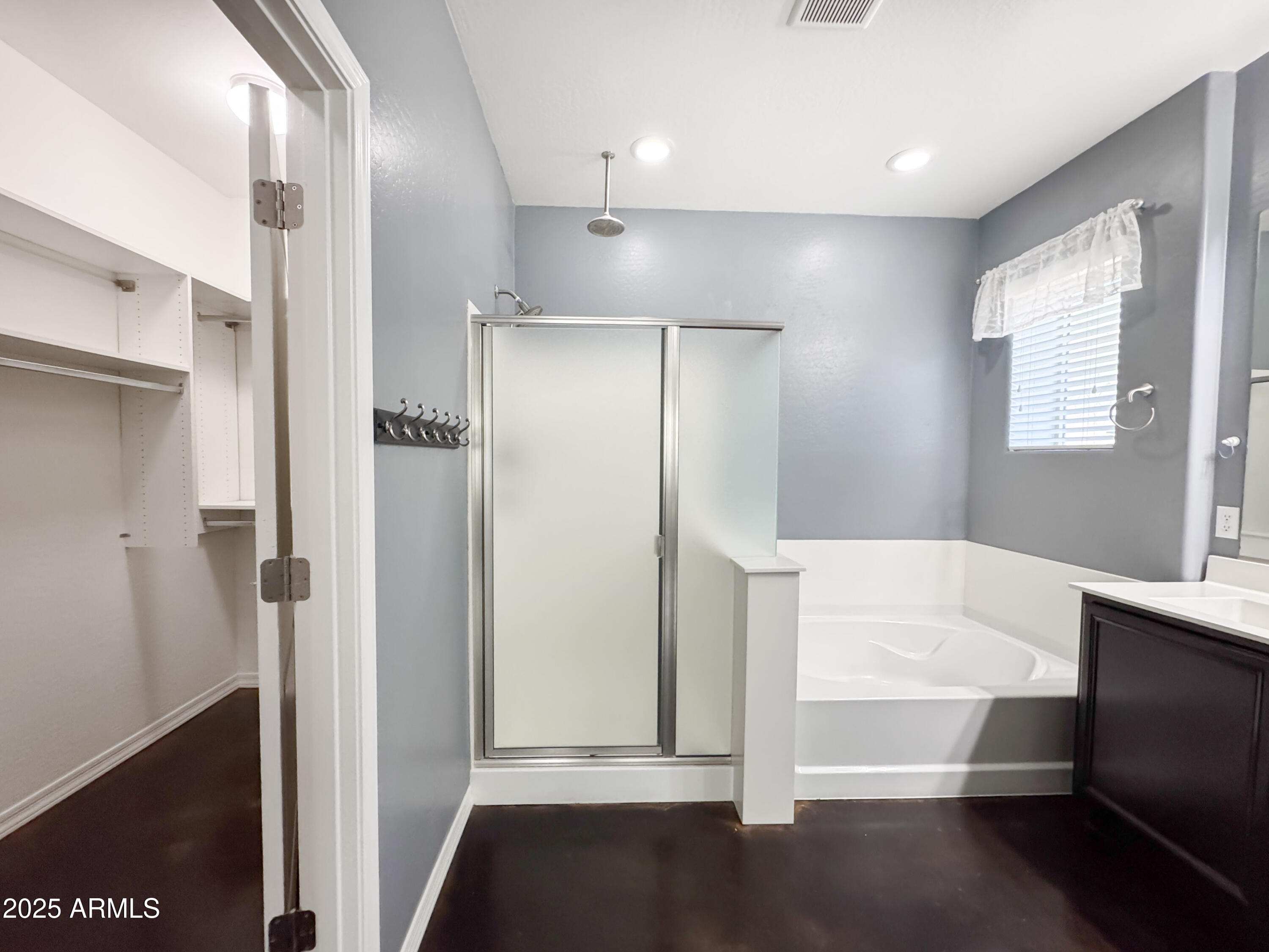 3141 East Patrick Street Gilbert, AZ 85295 - Photo 15 of 32 a bathroom with a bathtub and a shower