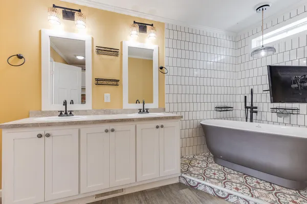 $135,000 | 680 North Gallery Drive, Eaton Rapids, MI 48827