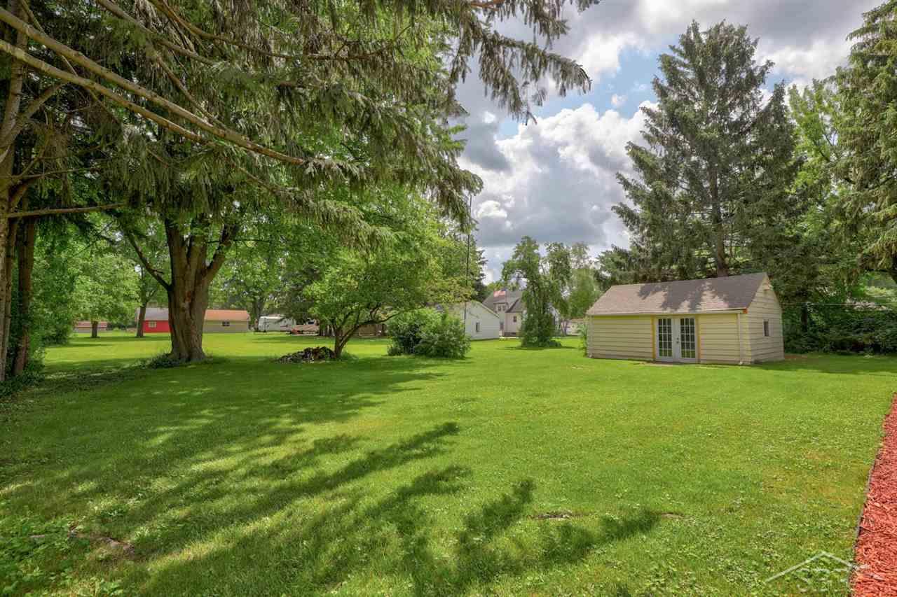 4730 Sherman Road Saginaw, MI 48604 - Photo 22 of 23 Extra large yard