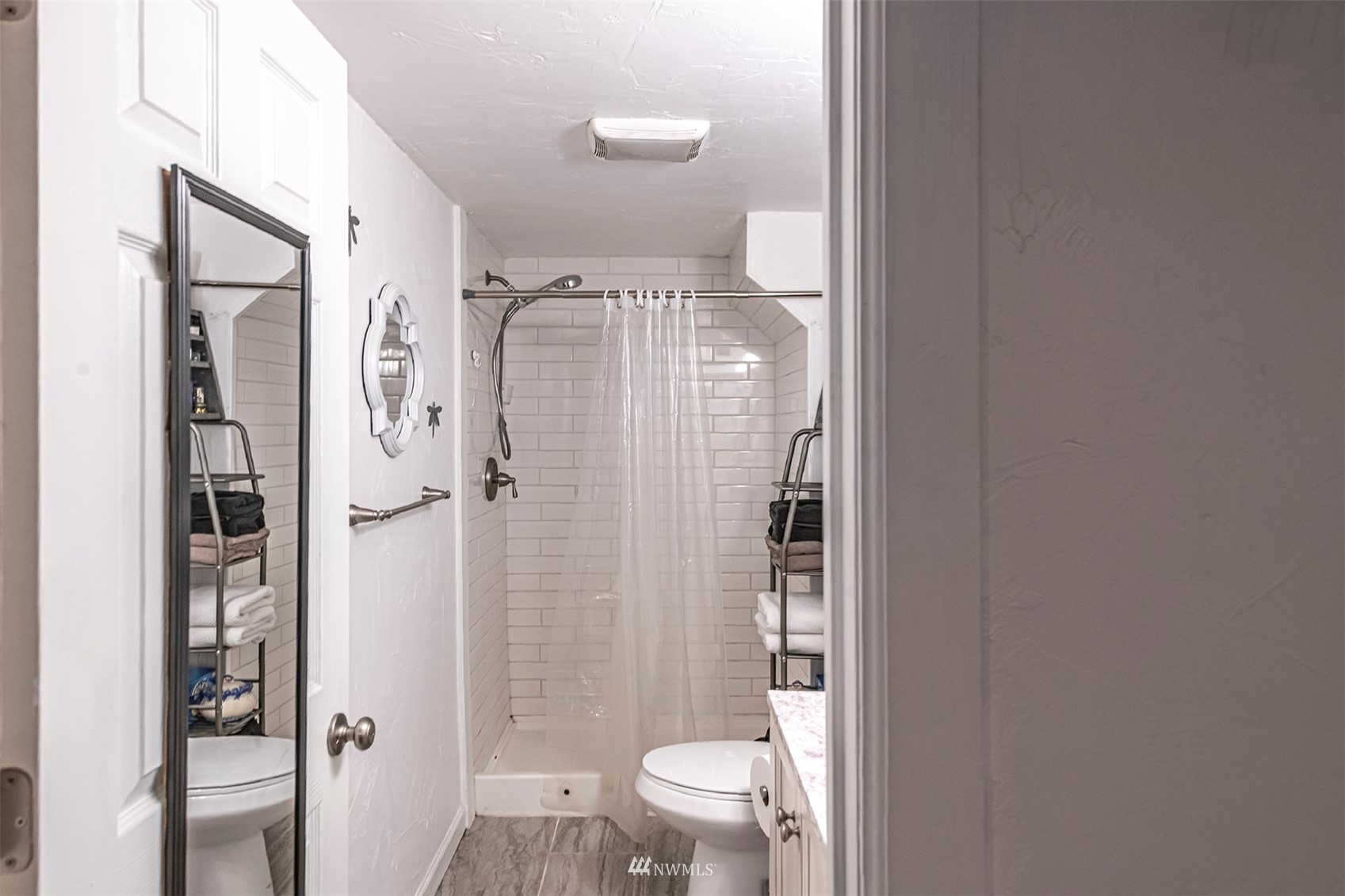 152 Locust Street Walla Walla, WA 99362 - Photo 21 of 38 a bathroom with a shower toilet and sink