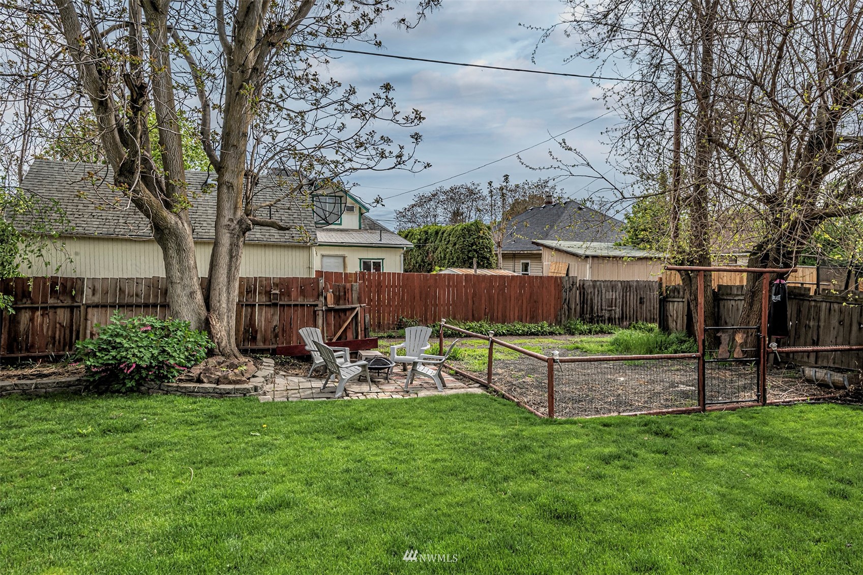 152 Locust Street Walla Walla, WA 99362 - Photo 32 of 38 a view of a chair and table in the garden