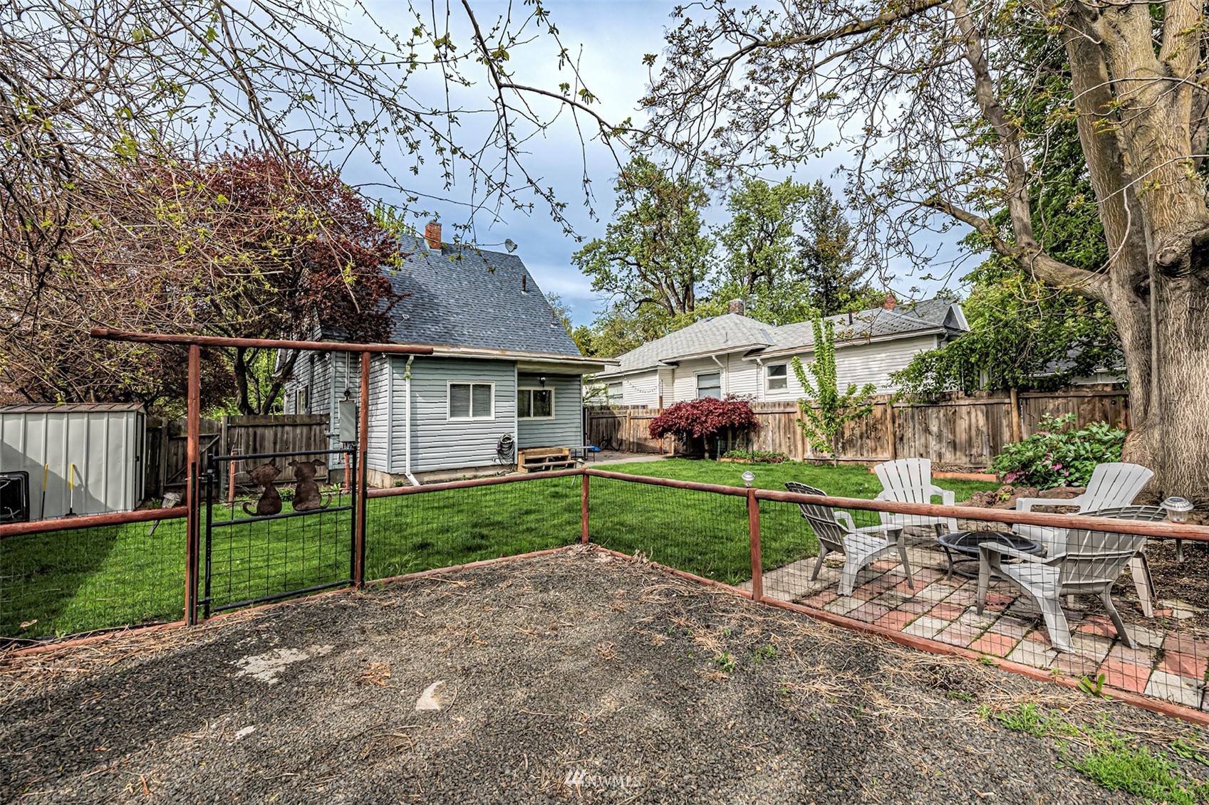 152 Locust Street Walla Walla, WA 99362 - Photo 35 of 38 a front view of house with yard and green space