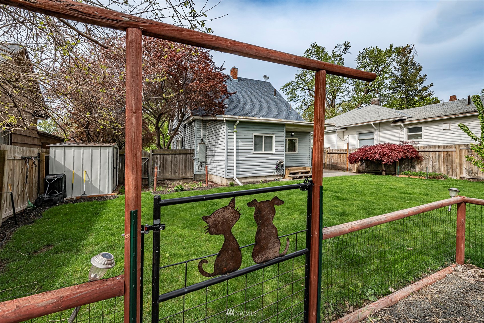 152 Locust Street Walla Walla, WA 99362 - Photo 36 of 38 a view of a house with backyard and garden