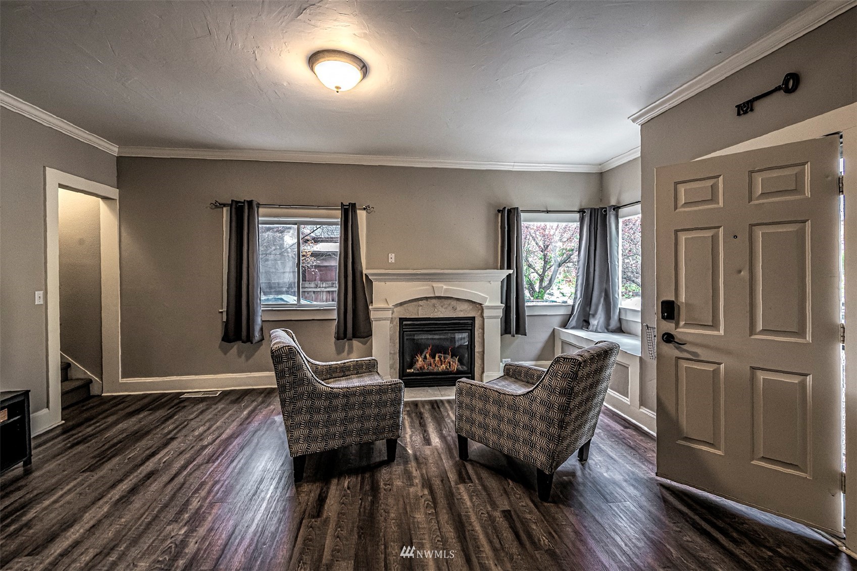 152 Locust Street Walla Walla, WA 99362 - Photo 4 of 38 a living room with furniture and a fireplace