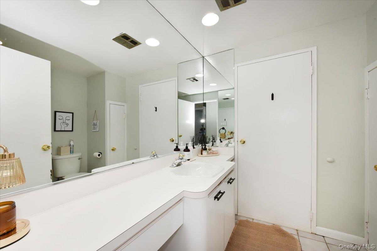 44 Peppermint Road Commack, NY 11725 - Photo 26 of 35