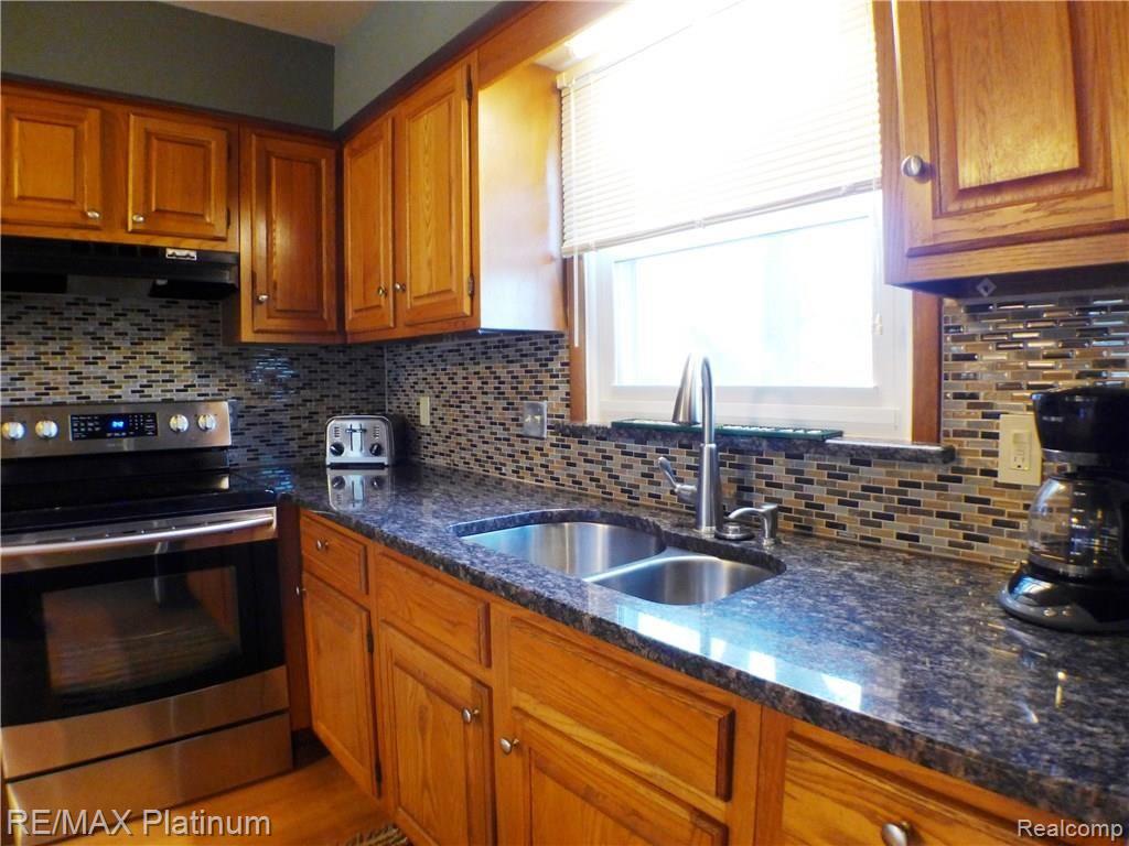 2900 West Schafer Road Howell, MI 48843 - Photo 13 of 35 2016-11-21 15.40