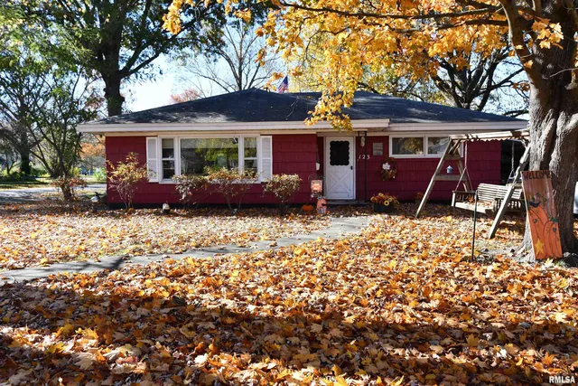 $119,900 | 123 South 6th Street, Girard, IL 62640
