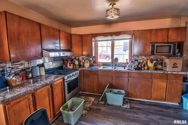 $119,900 | 123 South 6th Street, Girard, IL 62640