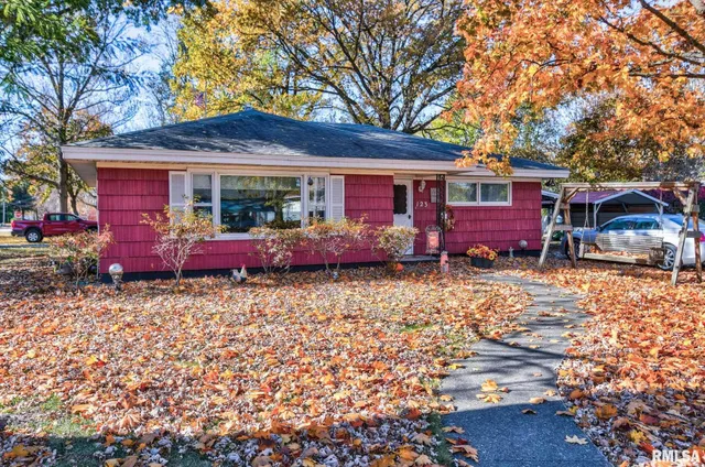 $119,900 | 123 South 6th Street, Girard, IL 62640