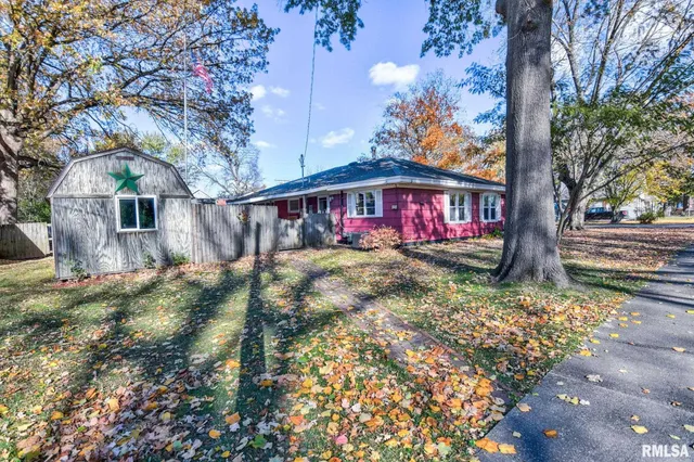 $119,900 | 123 South 6th Street, Girard, IL 62640