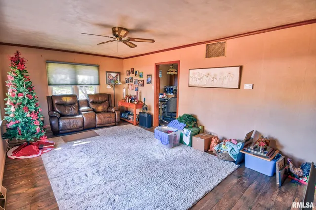 $119,900 | 123 South 6th Street, Girard, IL 62640