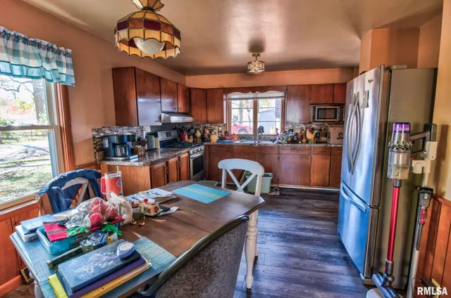 $119,900 | 123 South 6th Street, Girard, IL 62640