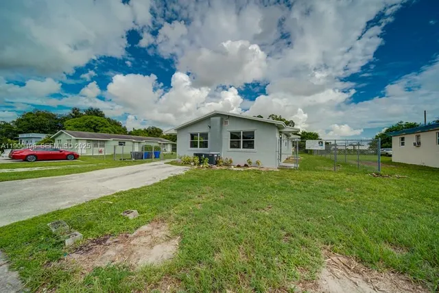 $2,200 | 5613 Southwest 27th Street, Unit 12, West Park, FL 33023