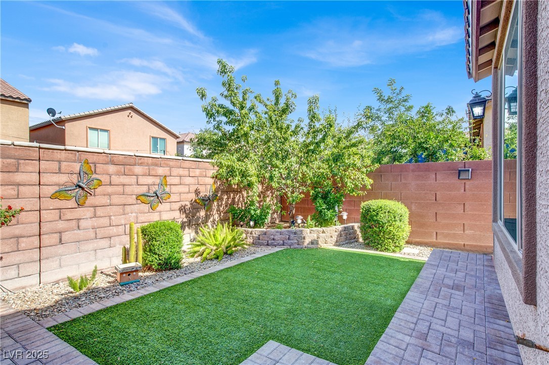 10976 Bluebell Basin Road Las Vegas, NV 89179 - Photo 18 of 40 View of yard