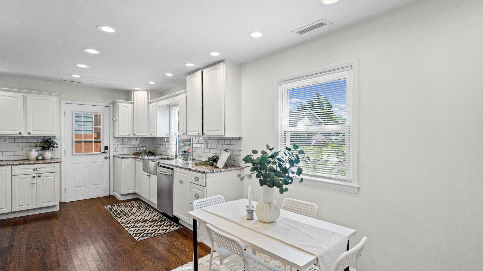 8930 Parlo Road Baltimore, MD 21236 - Photo 18 of 36 Gourmet Eat-in Kitchen