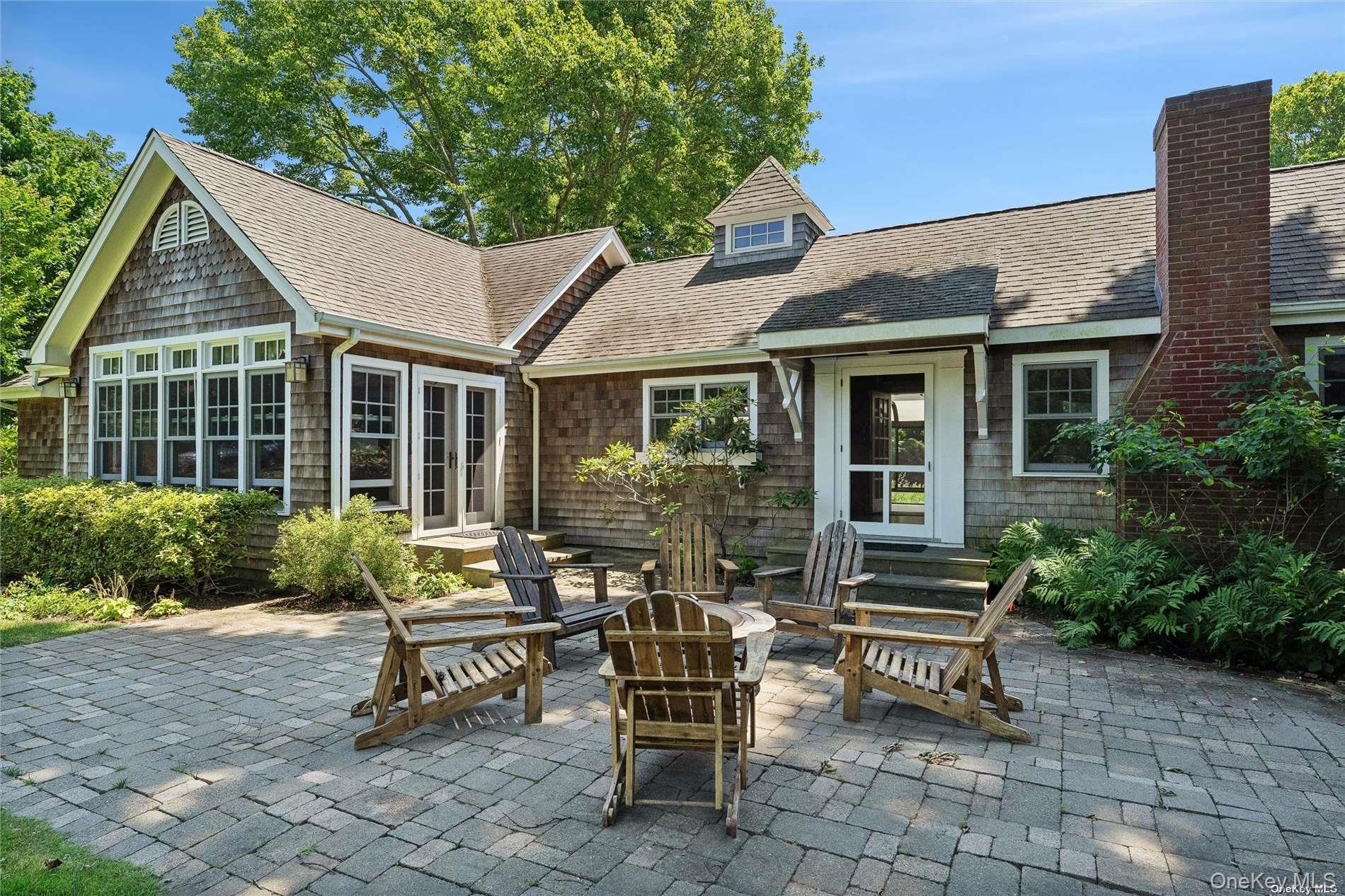 695 Main Street Westhampton Beach, NY 11978 - Photo 2 of 26