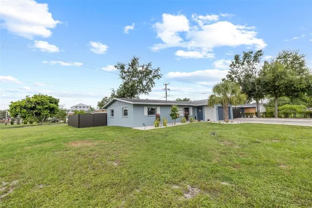 a view of a house with a backyard