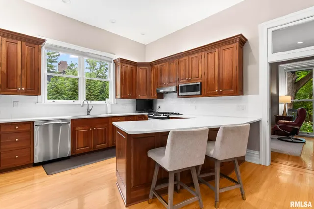 $724,900 | 1125 Williams Boulevard, Springfield, IL 62704