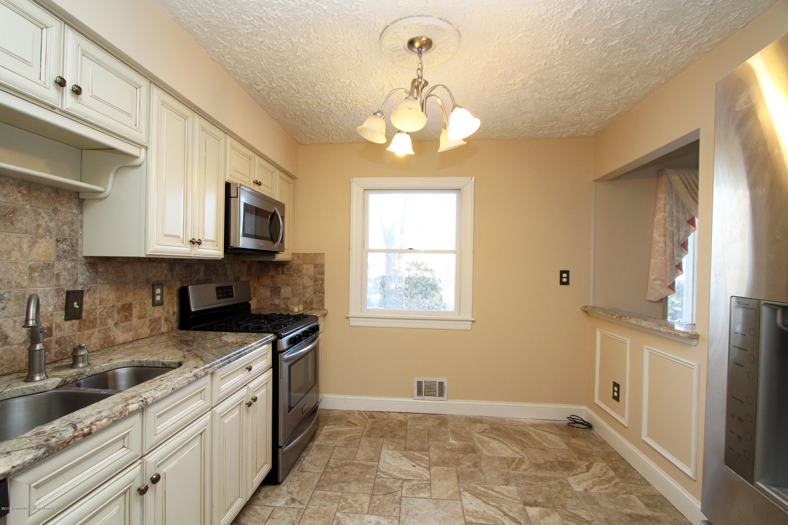 39 Bittern Lane Bayville, NJ 08721 - Photo 3 of 22 2nd View Kitchen