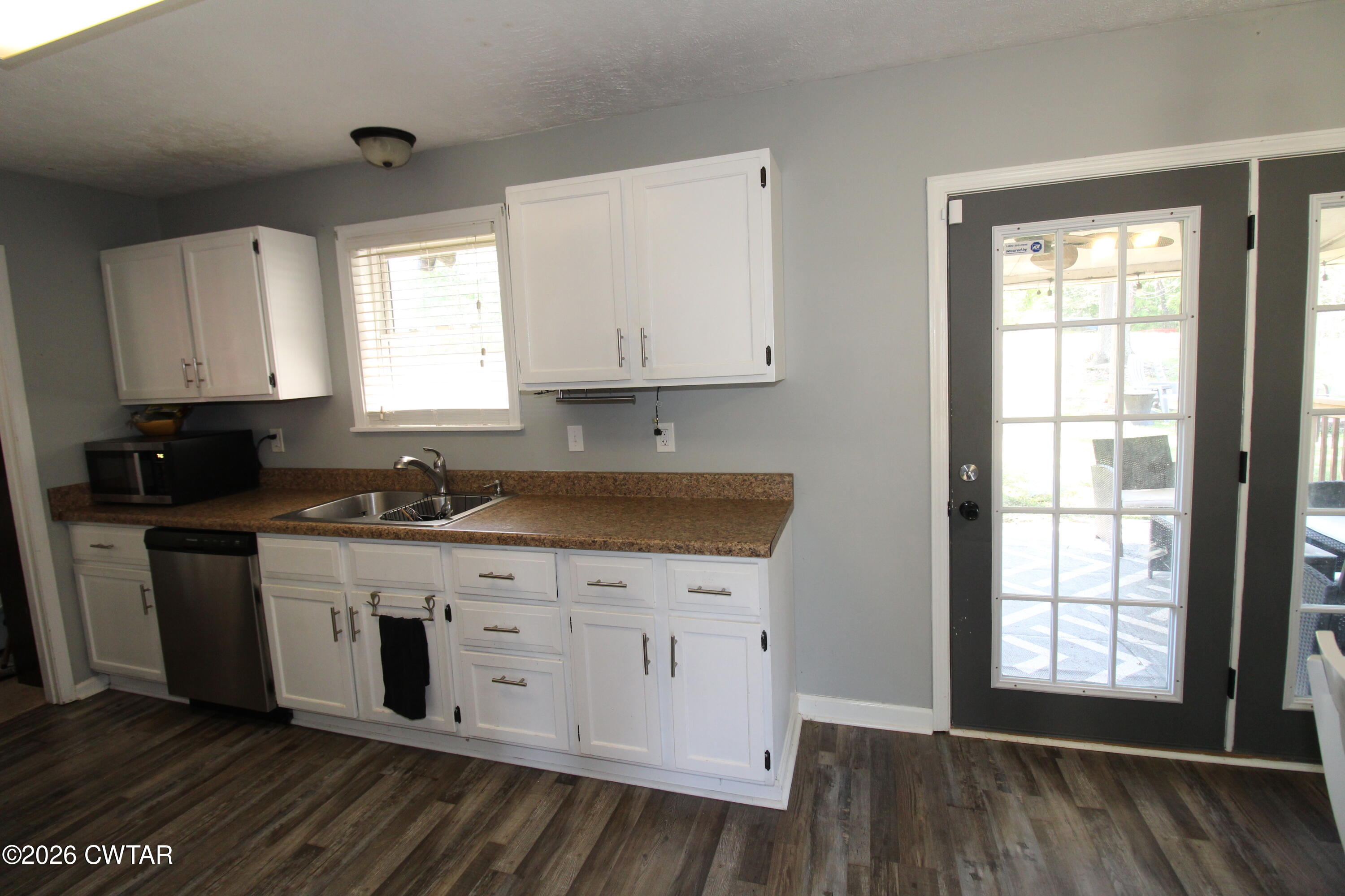 33 Kipling Drive Jackson, TN 38305 - Photo 9 of 20 a kitchen with stainless steel appliances granite countertop a sink a stove and cabinets