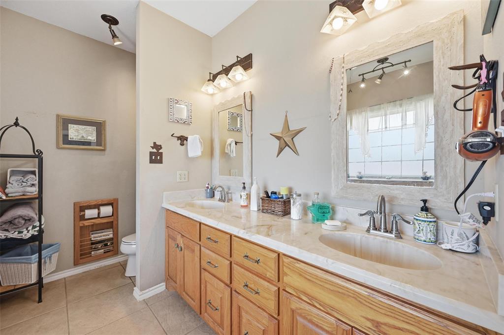 346 Forreston Road Waxahachie, TX 75165 - Photo 11 of 36 a bathroom with a double vanity sink mirror and