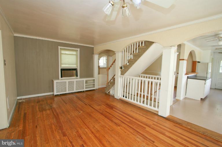 13 Township Road Baltimore, MD 21222 - Photo 11 of 13 Living Room