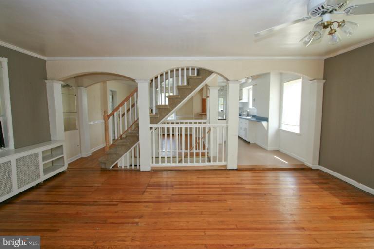 13 Township Road Baltimore, MD 21222 - Photo 7 of 13 Living Room