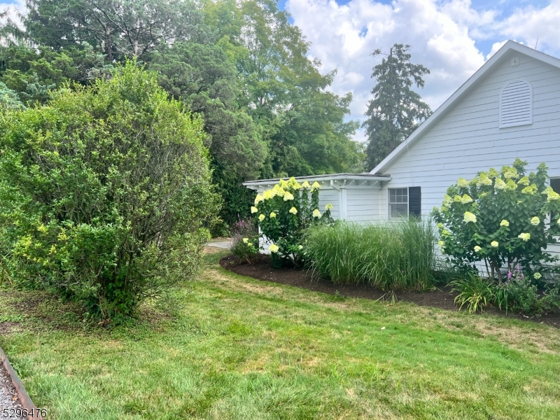 1531 Larger Cross Road, Unit 6 Bedminster, NJ 07931 - Photo 4 of 15