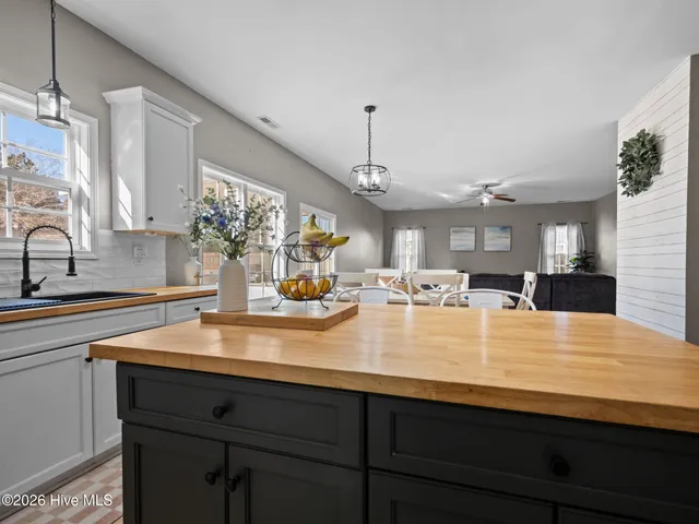 $380,000 | 523 Aberdineshire Court, Hubert, NC 28539