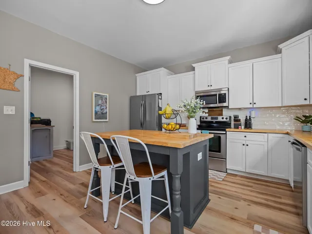 $380,000 | 523 Aberdineshire Court, Hubert, NC 28539