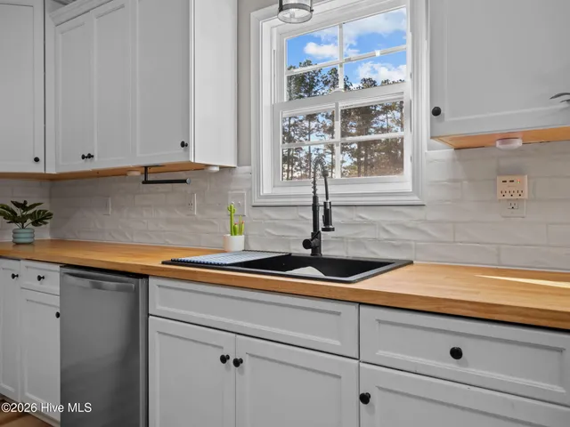 $380,000 | 523 Aberdineshire Court, Hubert, NC 28539