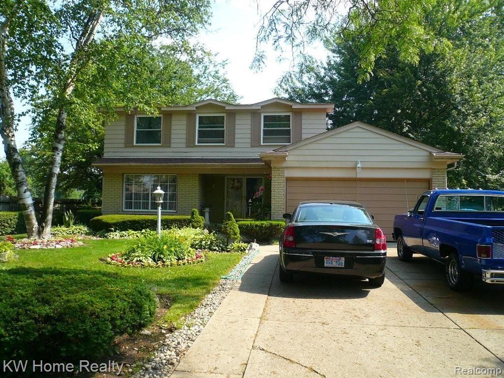 23565 Rockingham Street Southfield, MI 48033 - Photo 1 of 17 P1070678.JPG