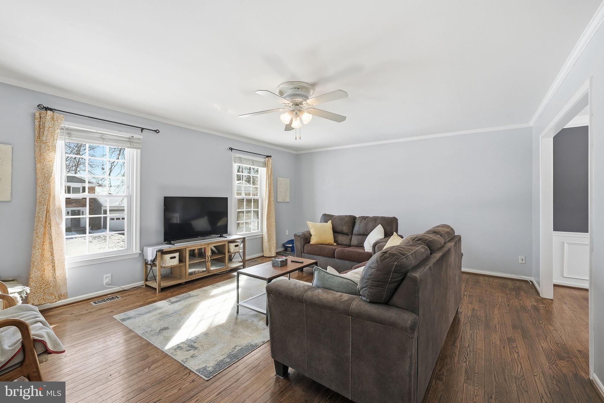 8118 Viola Street Springfield, VA 22152 - Photo 5 of 28 Large living room