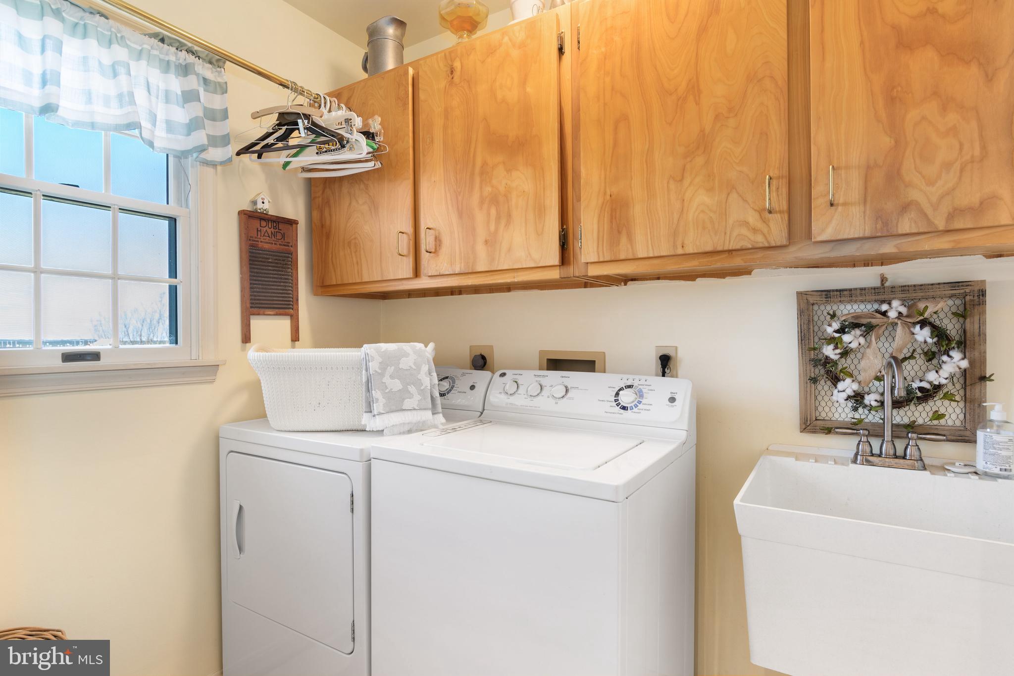 903 Long Point Road Grasonville, MD 21638 - Photo 31 of 68 Laundry Room w/utility sink