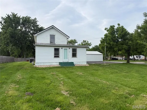 $129,900 | 713 East Warren Street, Bunker Hill, IL 62014
