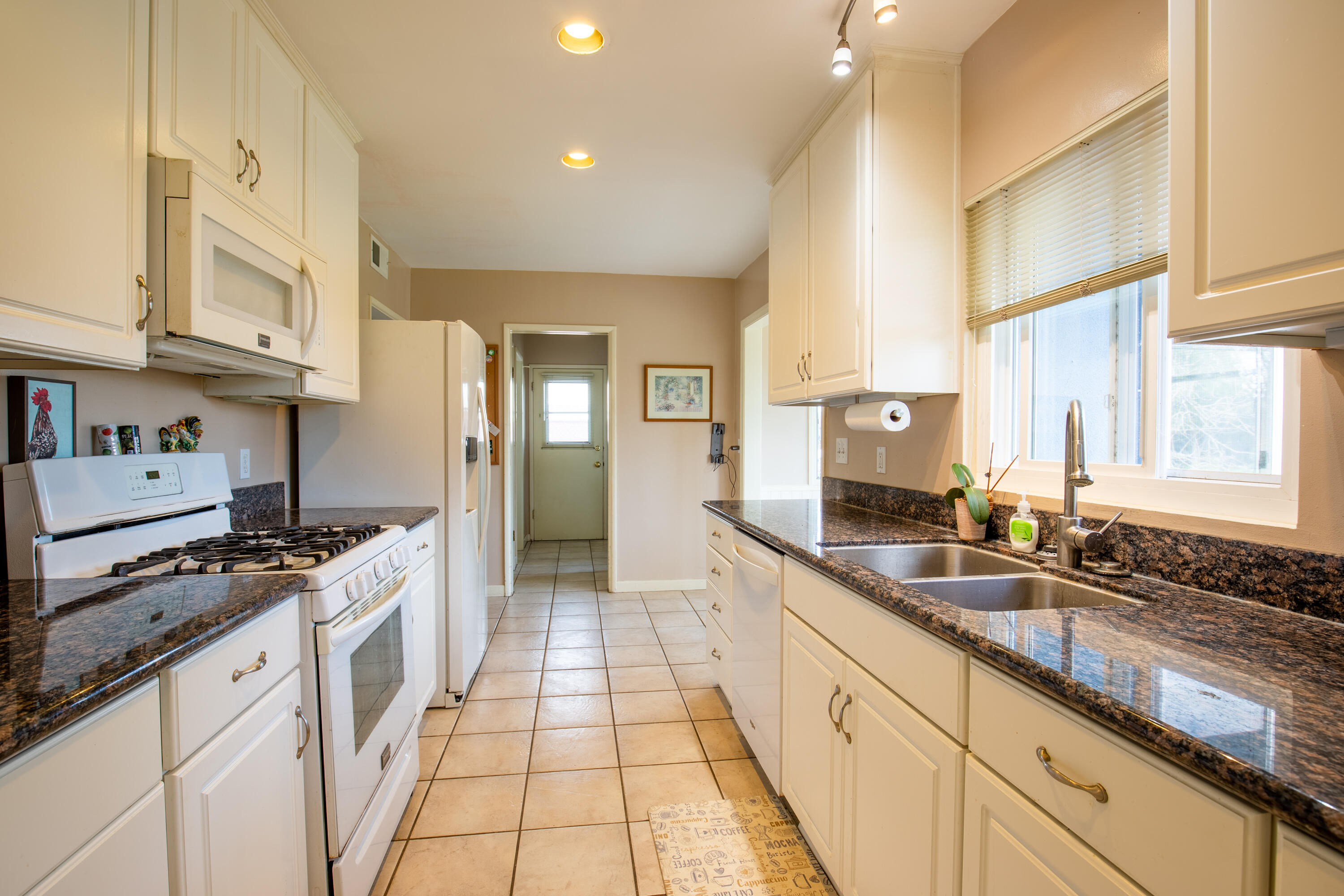 1570 Mountain View Drive Solvang, CA 93463 - Photo 4 of 15 BJ3A6386