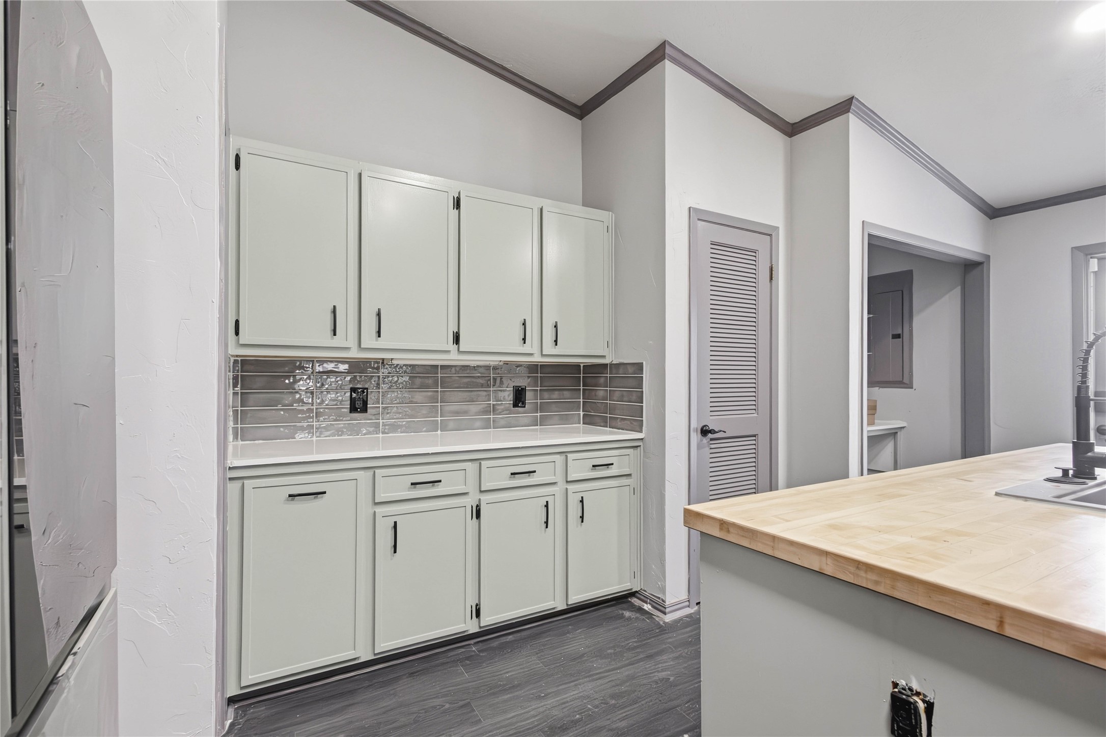 5910 Zenith Street Beaumont, TX 77706 - Photo 33 of 36 a bathroom with a sink and a mirror
