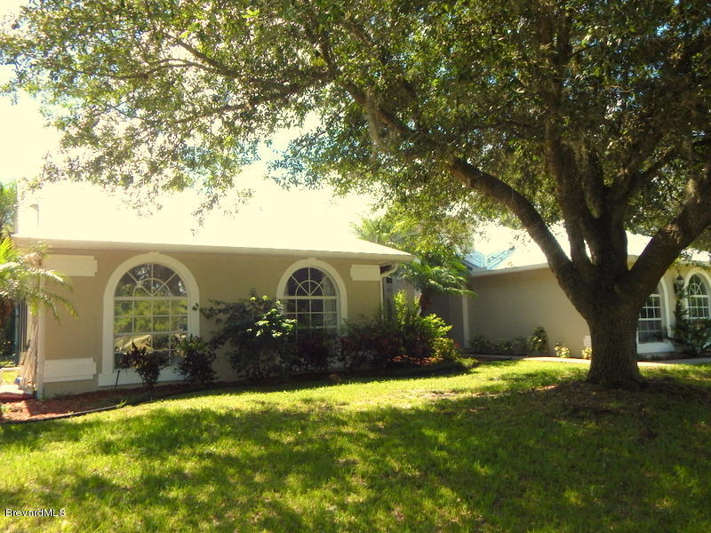 4381 Country Road Melbourne, FL 32934 - Photo 3 of 44 Front of home 2