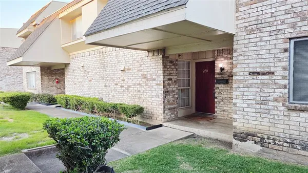 $199,000 | 220 Village N Drive, Richardson, TX 75081