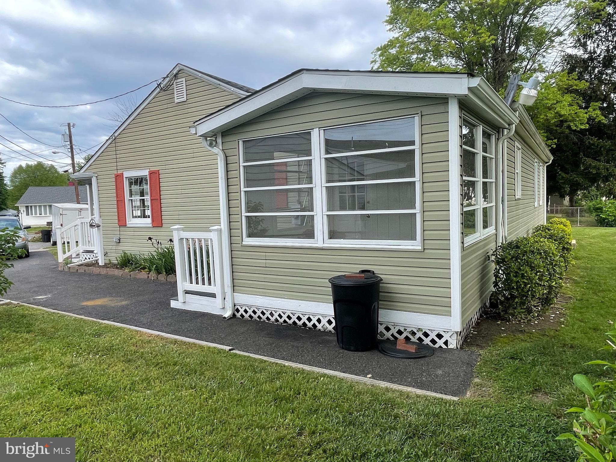 40 Mahoney Road Pennsville, NJ 08070 - Photo 5 of 8 Sunroom