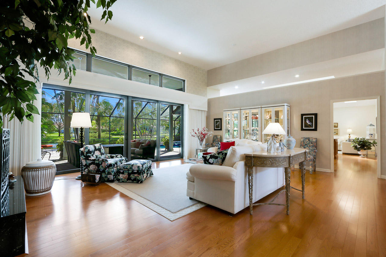 19989 Wilkinson Leas Road Tequesta, FL 33469 - Photo 5 of 40 Living room