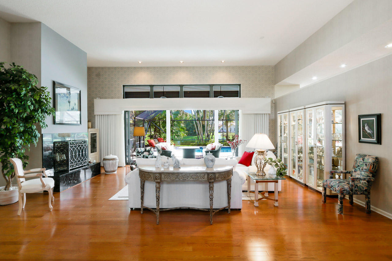 19989 Wilkinson Leas Road Tequesta, FL 33469 - Photo 6 of 40 Living room